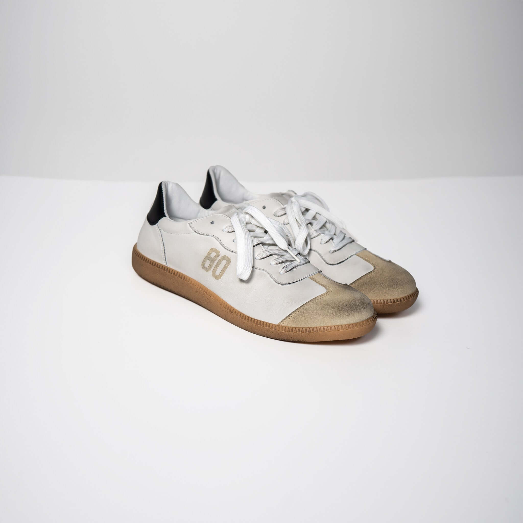White Harvard Sneaker with Italian Leather Upper and Rubber Sole for Comfort and Style