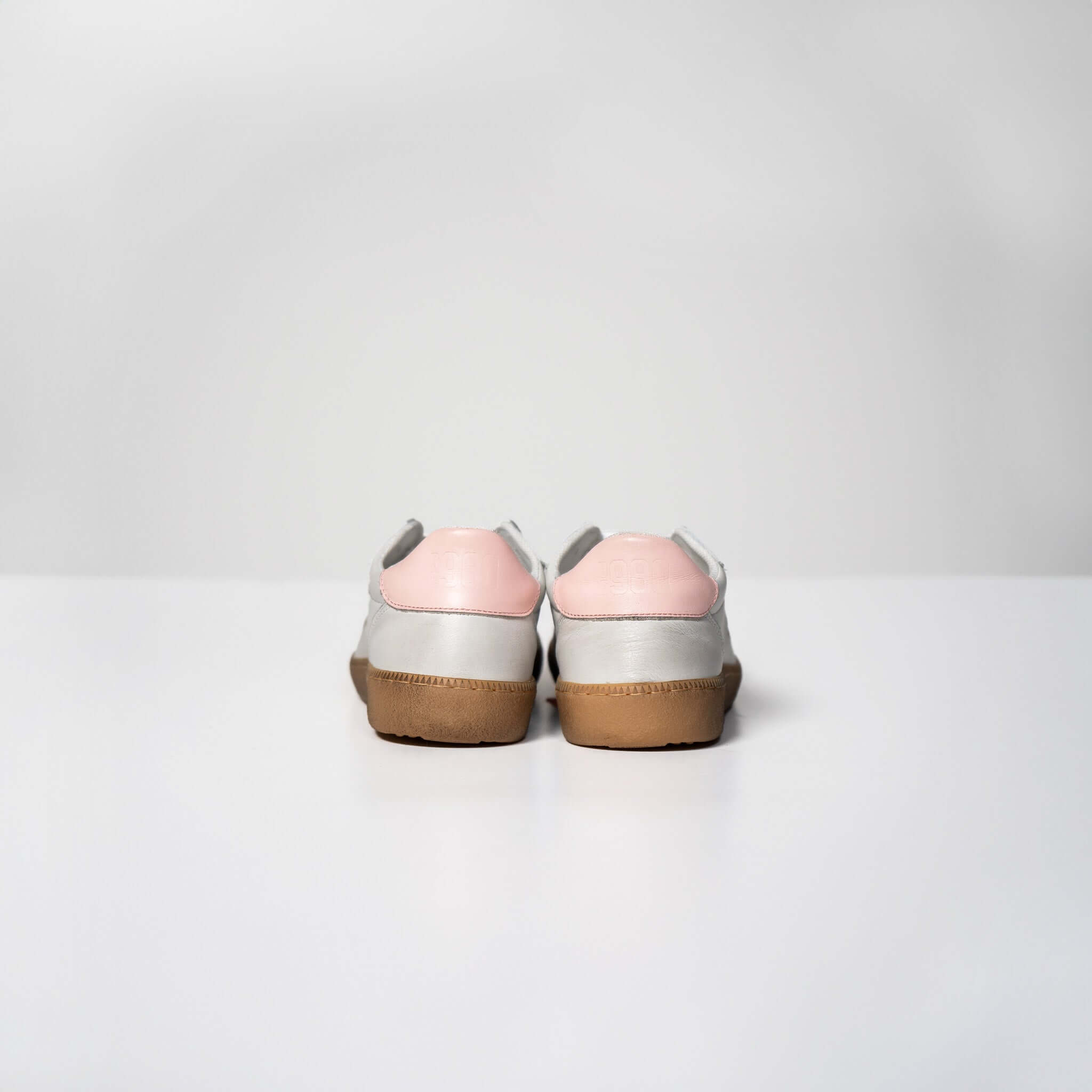 Rear view of Harvard Leather sneakers in white and pink with brown sole, showcasing Italian craftsmanship and premium materials.
